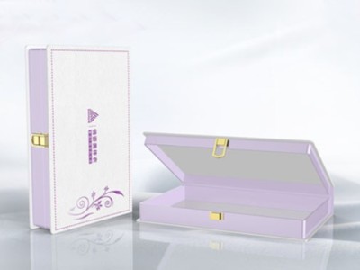 禮品包裝盒在進(jìn)行覆膜工藝時(shí)，有色差嗎？